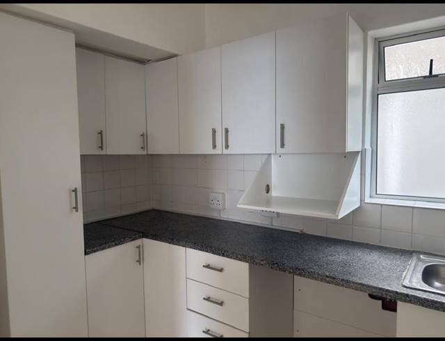 2 BEDROOM PROPERTY TO RENT IN BANTRY BAY